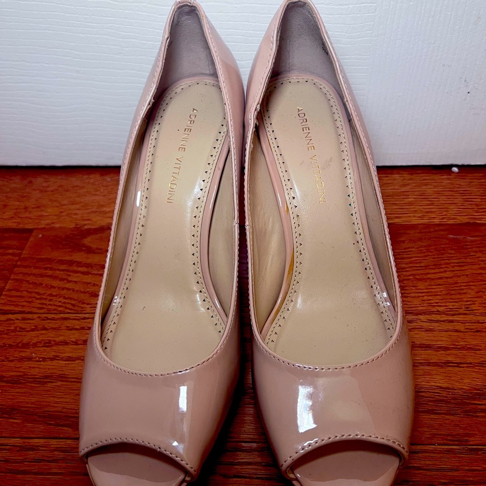 Women patent beige open toe heel NEW